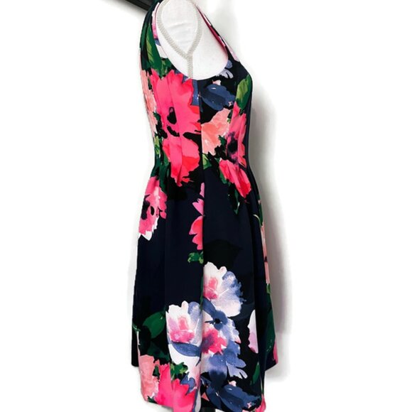 Vince Camuto Floral Dress with Pockets - Picture 3 of 8